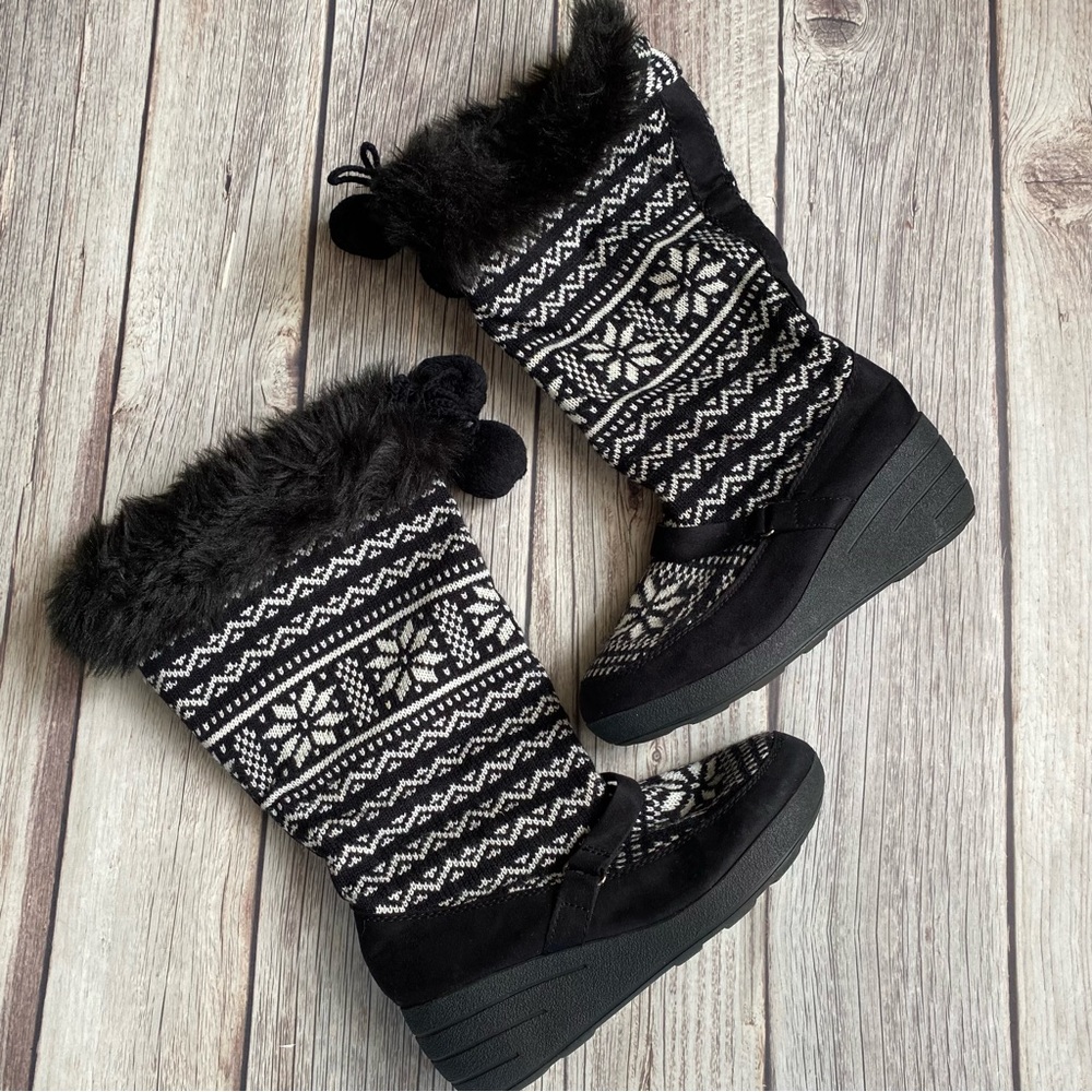 Red Camel Summit Women's 10M Black White Knit Snowflakes Faux Fur Wedge Boots